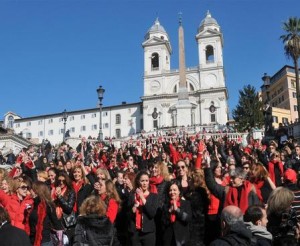 DONNE-A-PIAZZA-DI-SPAGNA-FLASH-MOB-DI-HANDS-OFF-WOMEN-NO-A-VIOLENZA_full